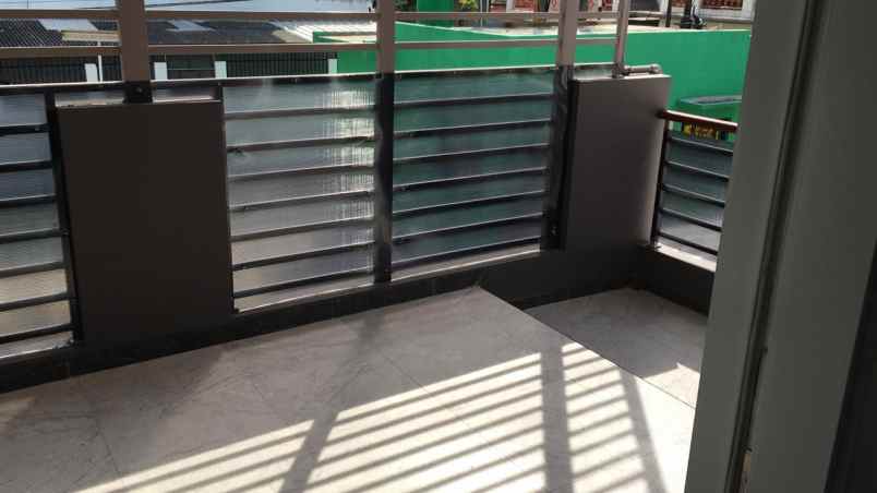 dijual rumah pondok kelapa