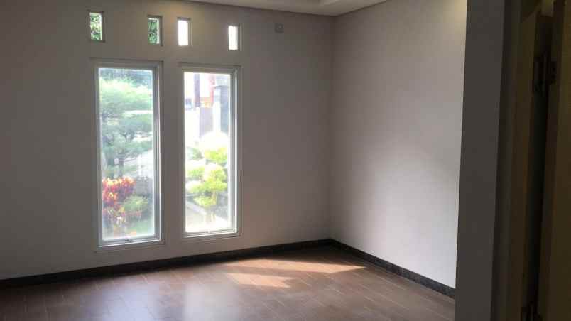 dijual rumah pondok kelapa