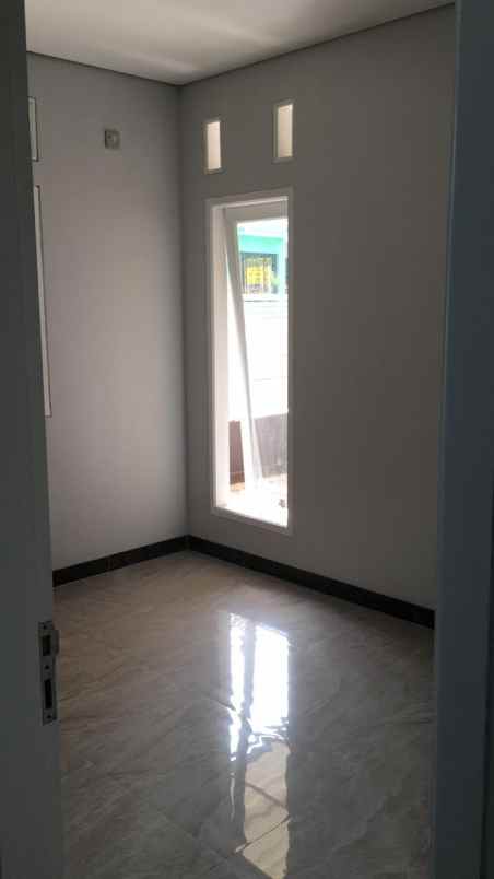 dijual rumah pondok kelapa