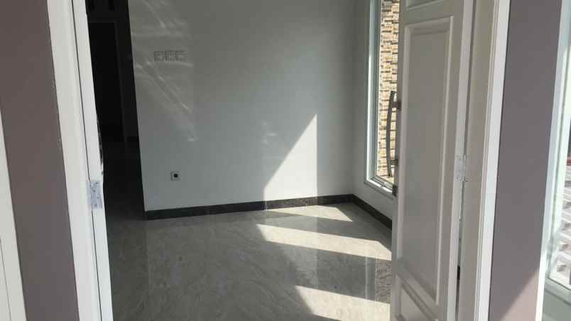 dijual rumah pondok kelapa