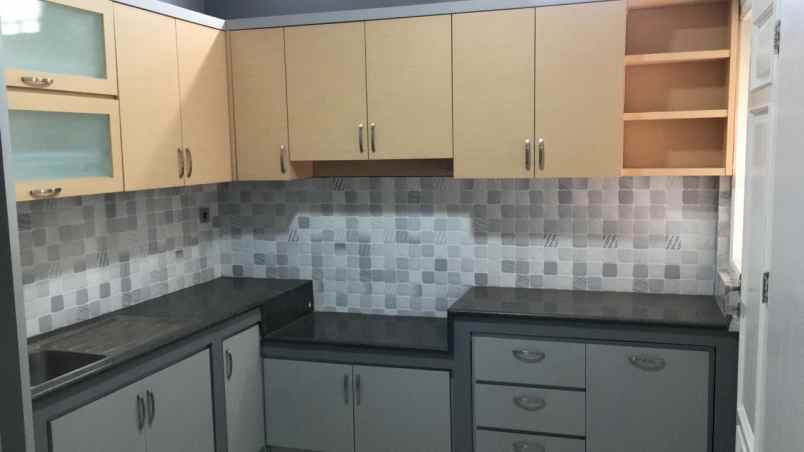 dijual rumah pondok kelapa