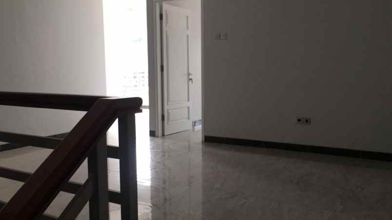 dijual rumah pondok kelapa
