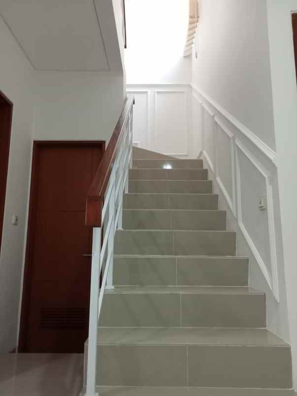 dijual rumah premier estate 3 cibubur