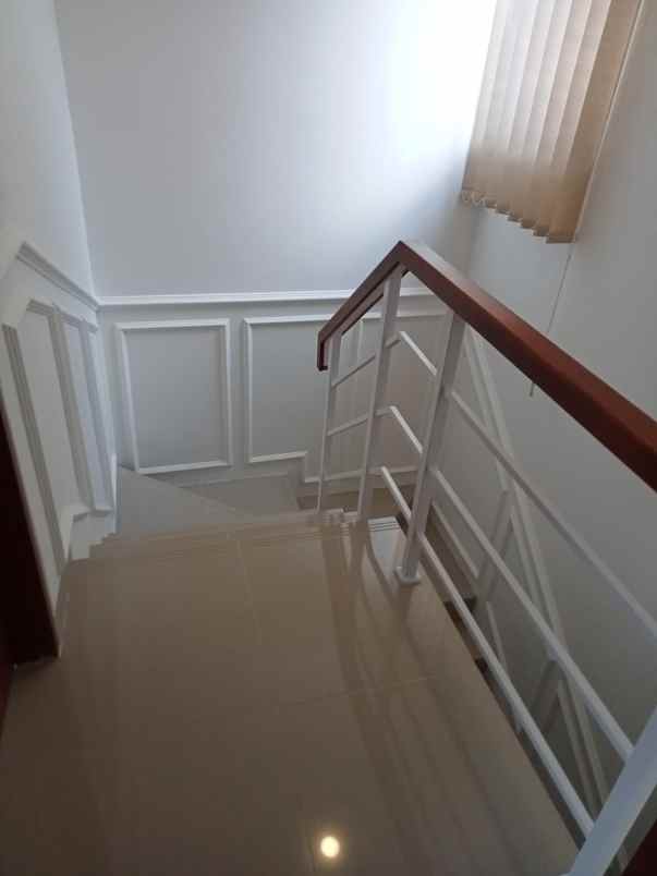 dijual rumah premier estate 3 cibubur