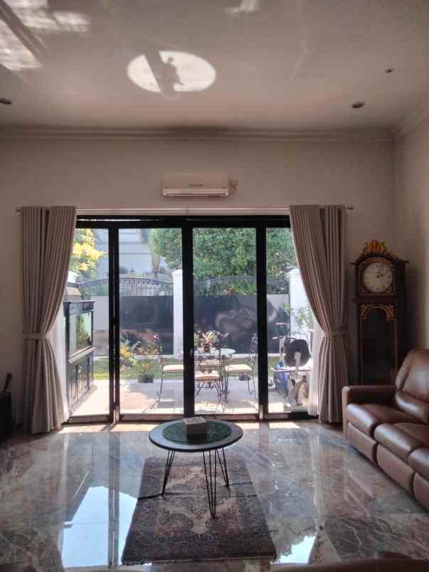 dijual rumah puri cinere