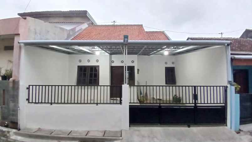 dijual rumah purwomartani