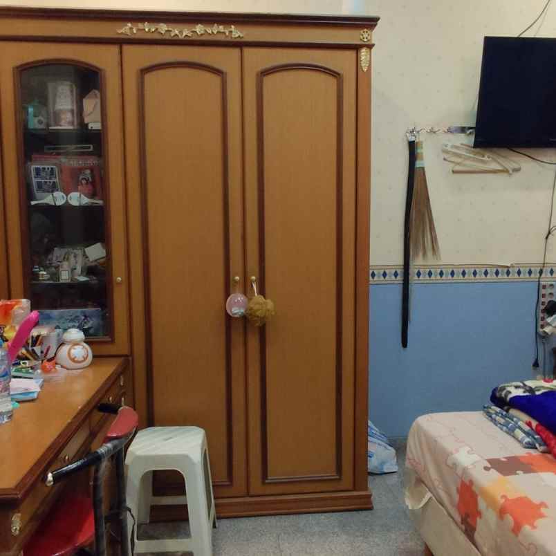 dijual rumah raya pucang jajar
