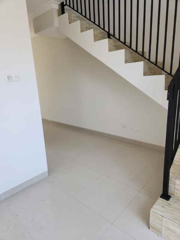 dijual rumah royal paka