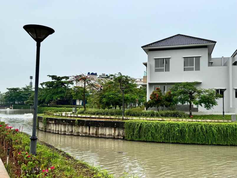 dijual rumah rumah di golf island