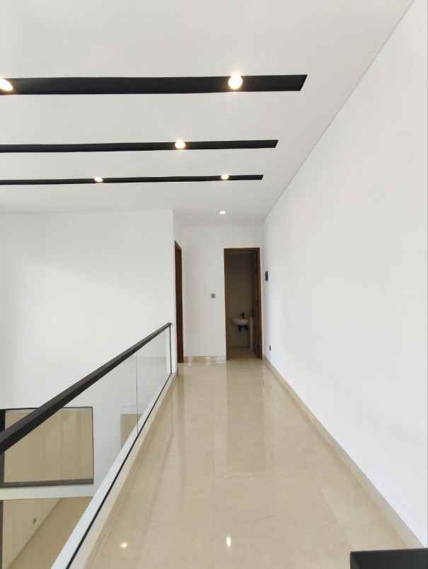 dijual rumah rungkut asri