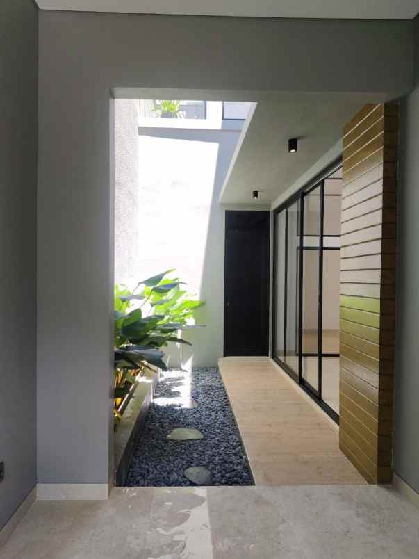 dijual rumah rungkut asri