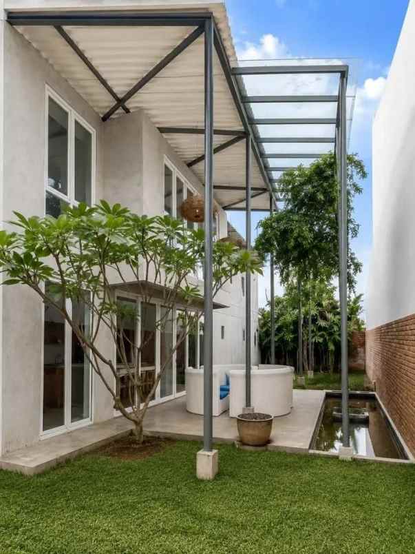 dijual rumah sariwangi