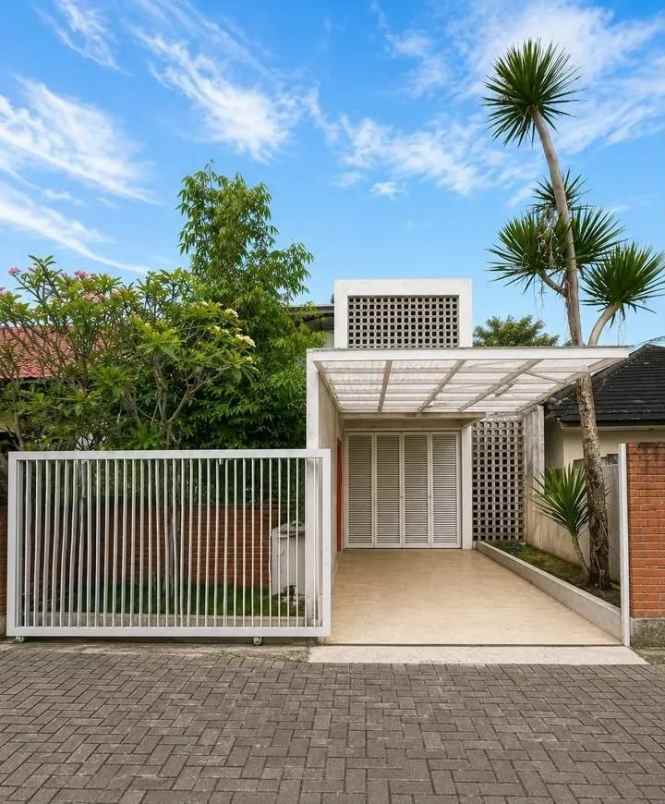 dijual rumah sariwangi