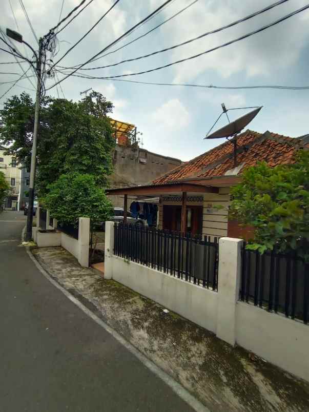dijual rumah setiabudi