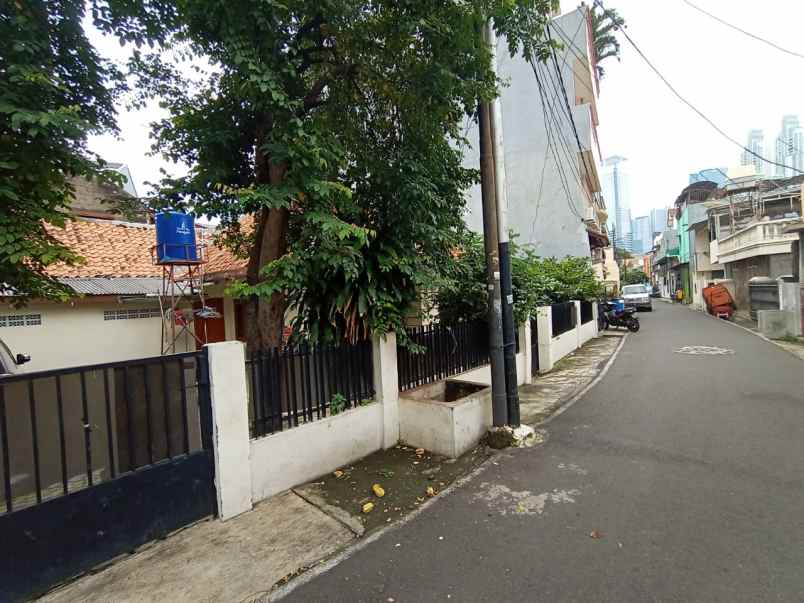 dijual rumah setiabudi