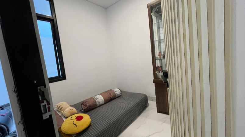 dijual rumah setra regency ciwaruga polban