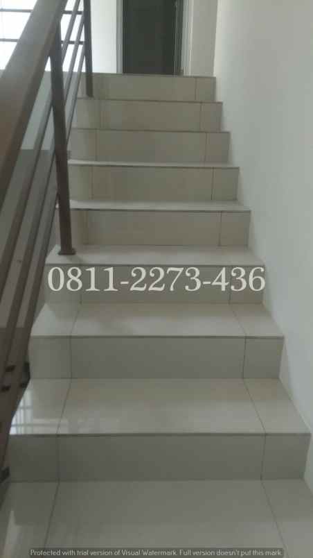 dijual rumah setraduta