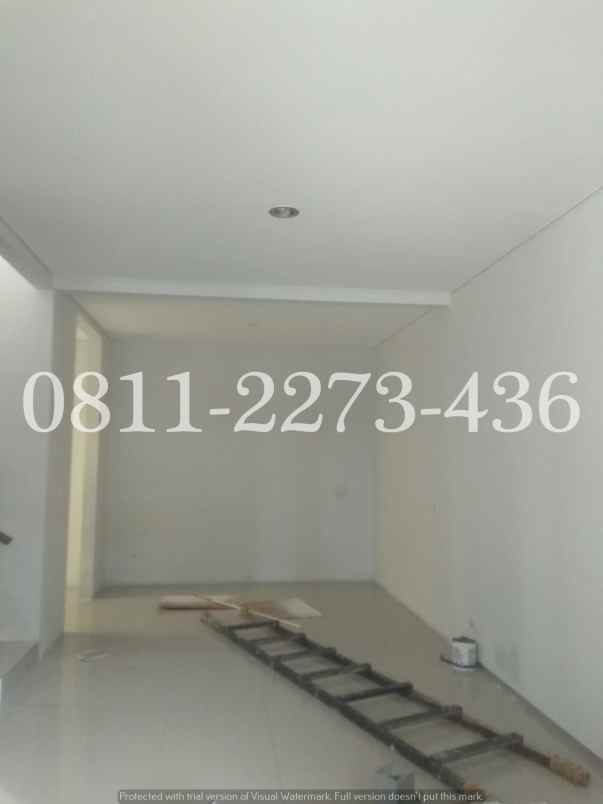 dijual rumah setraduta