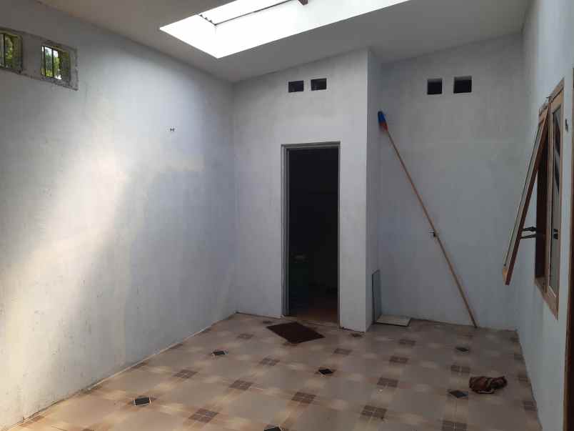 dijual rumah siap huni di desa dukuh mencek sukorambi