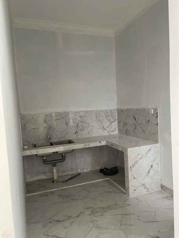 dijual rumah srengseng sawah