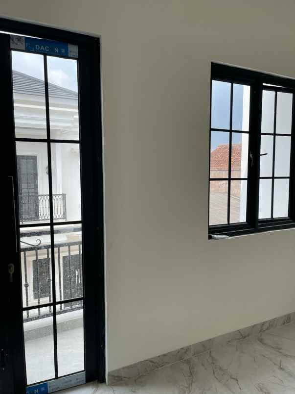 dijual rumah srengseng sawah