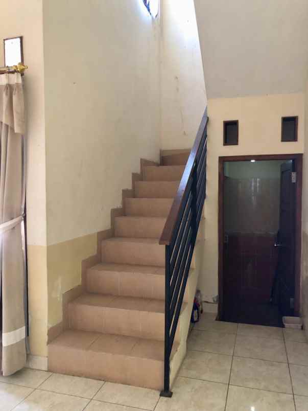 dijual rumah stasiun tugu