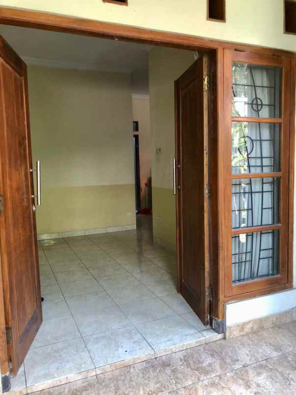 dijual rumah stasiun tugu