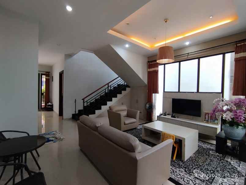 dijual rumah sukajadi