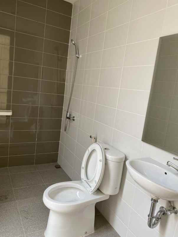 dijual rumah suvarna sutera cluster