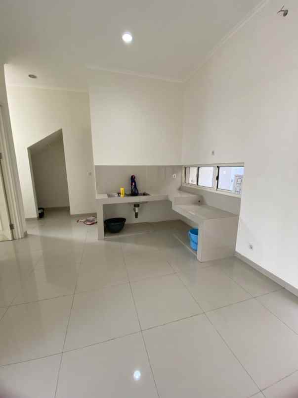 dijual rumah suvarna sutera cluster