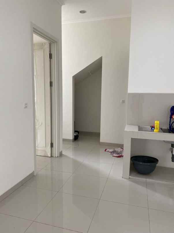 dijual rumah suvarna sutera cluster