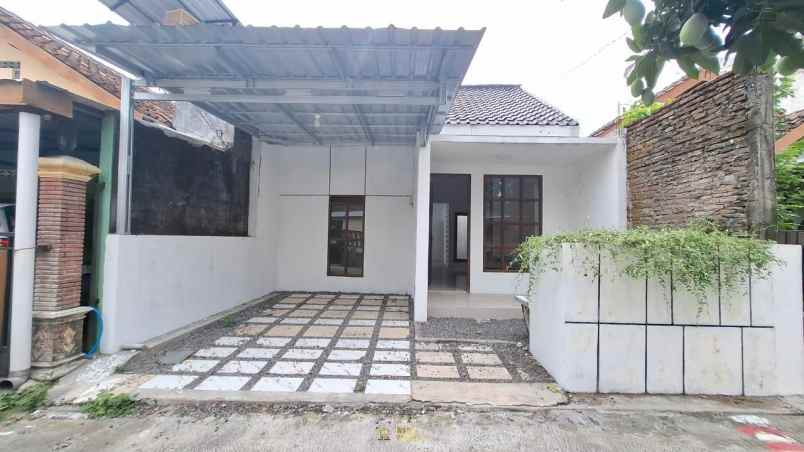dijual rumah tamanmartani kalasan