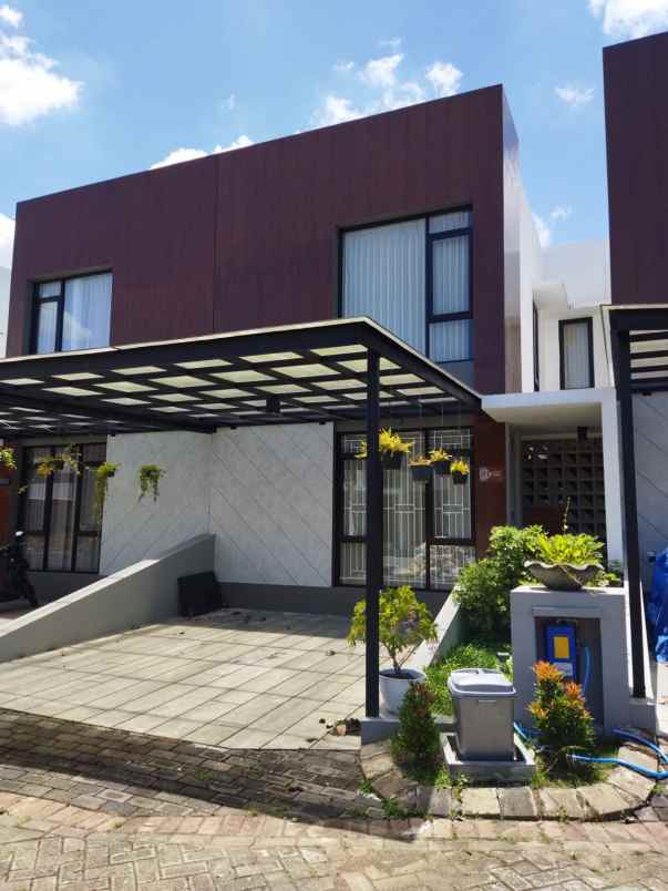 dijual rumah tasikmadu