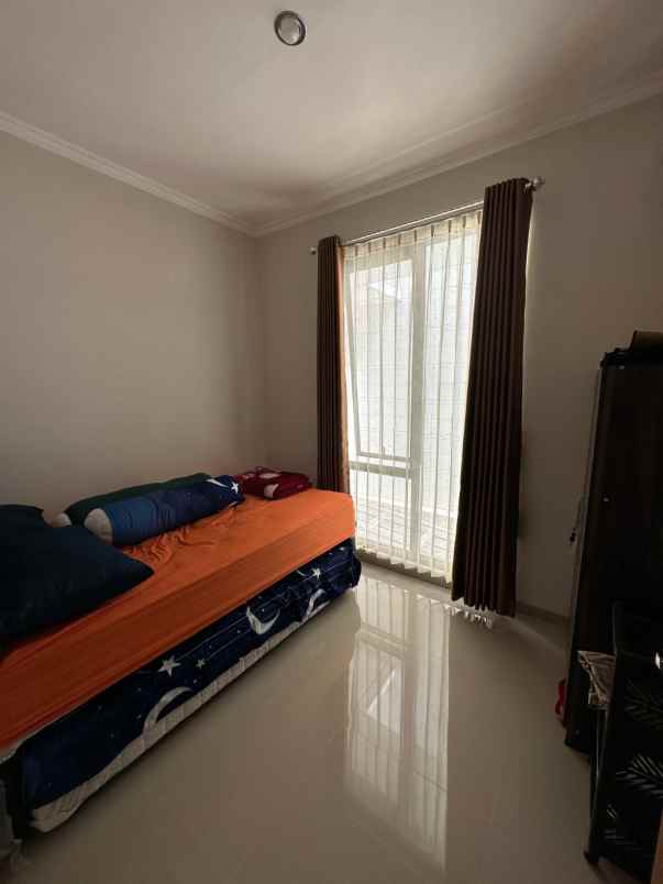 dijual rumah tasikmadu