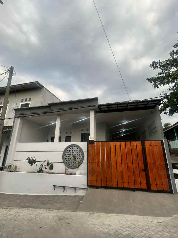 dijual rumah tembalang