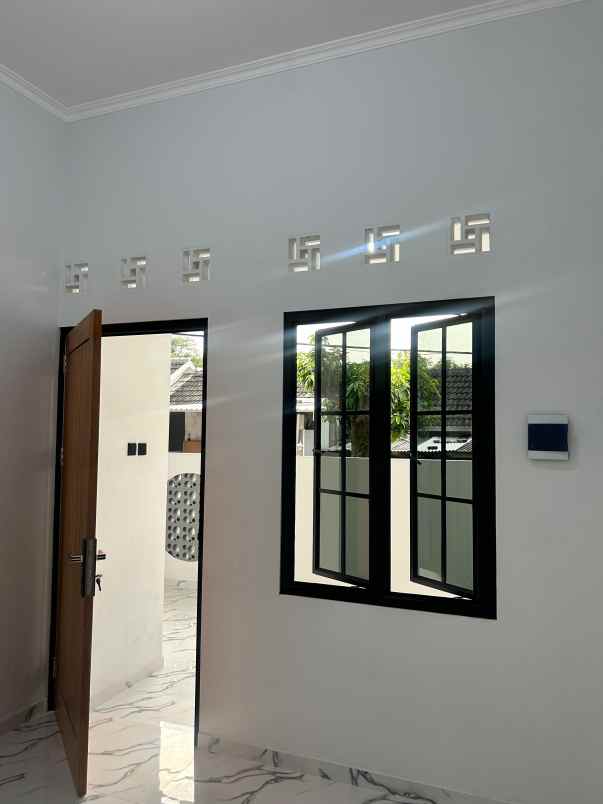 dijual rumah tembalang