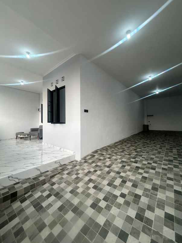 dijual rumah tembalang