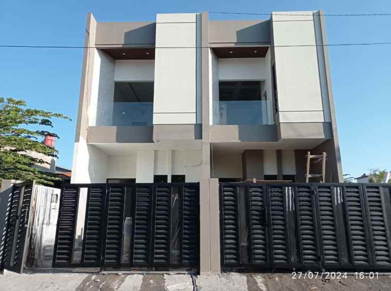 dijual rumah tenggilis mejoyo selatan