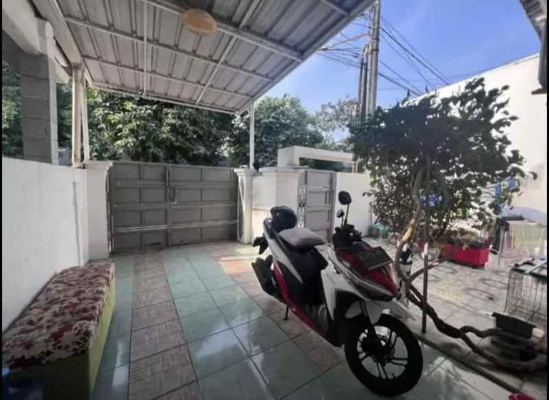 dijual rumah tytyan kencana