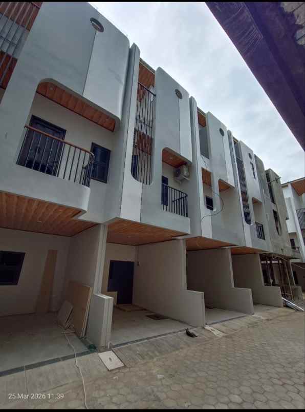 dijual rumah utan kayu utara