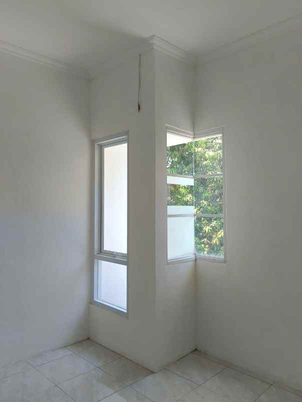 dijual rumah vila inti persada blok b1