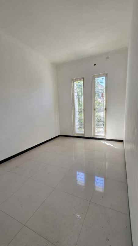 dijual rumah wiguna