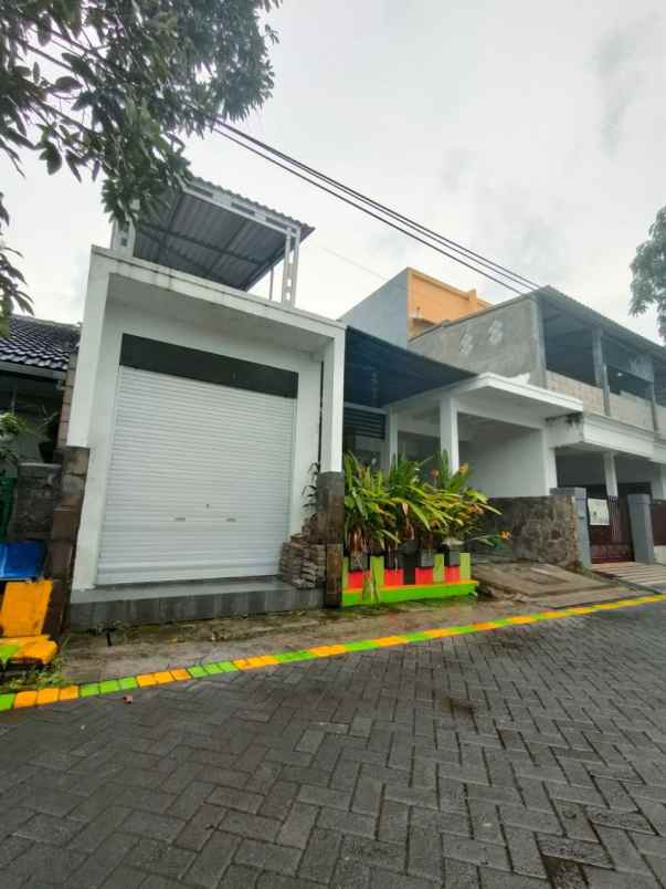 dijual rumah wisma lidah kulon