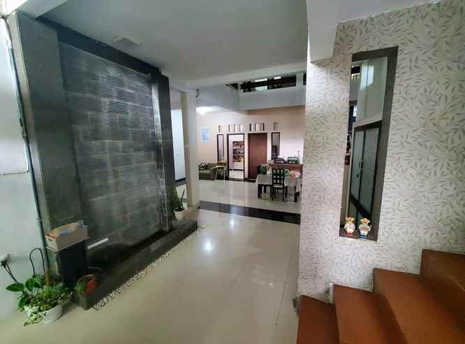 dijual rumah wisma lidah kulon