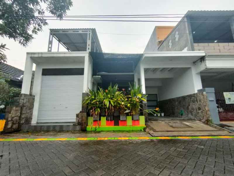 dijual rumah wisma lidah kulon