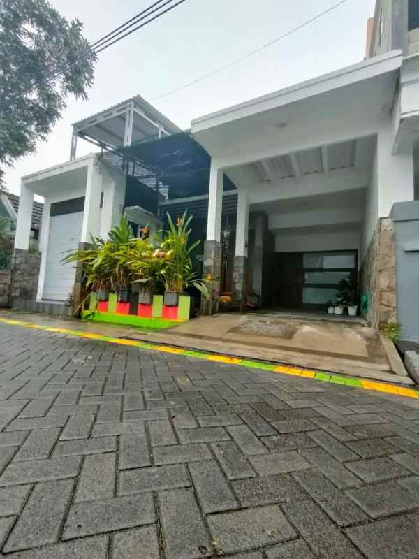 dijual rumah wisma lidah kulon