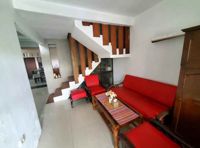 dijual rumah wisma lidah kulon