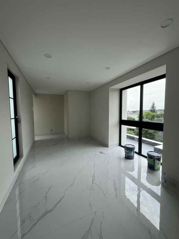 dijual rumah woodland citraland