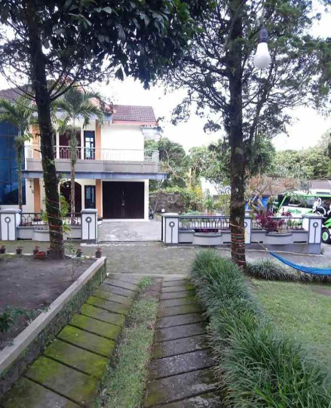 dijual villa kaliurang hargobinangun