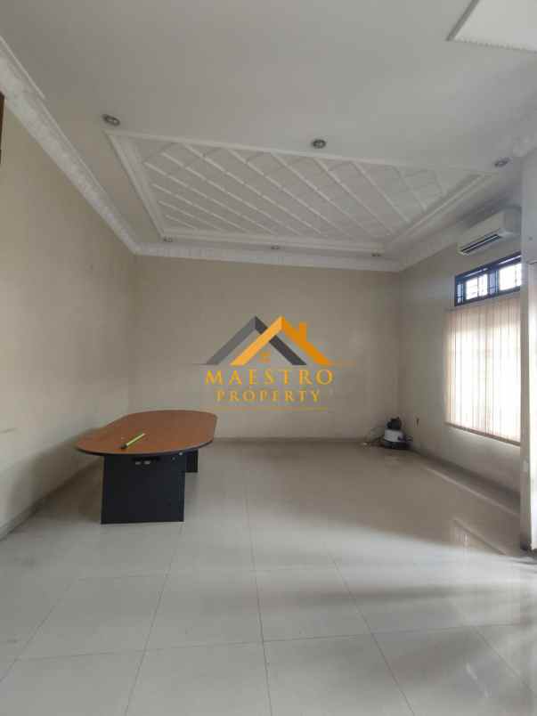 dijual villa komplek cemara asri medan